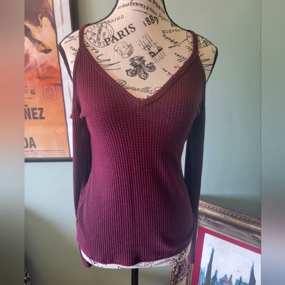 Guess Cold Shoulder Long Sleeve Top Medium